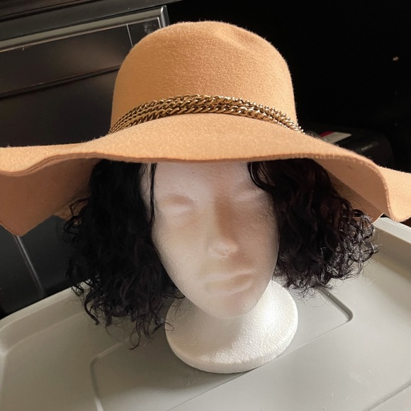 HAT! - Picture 3 of 4